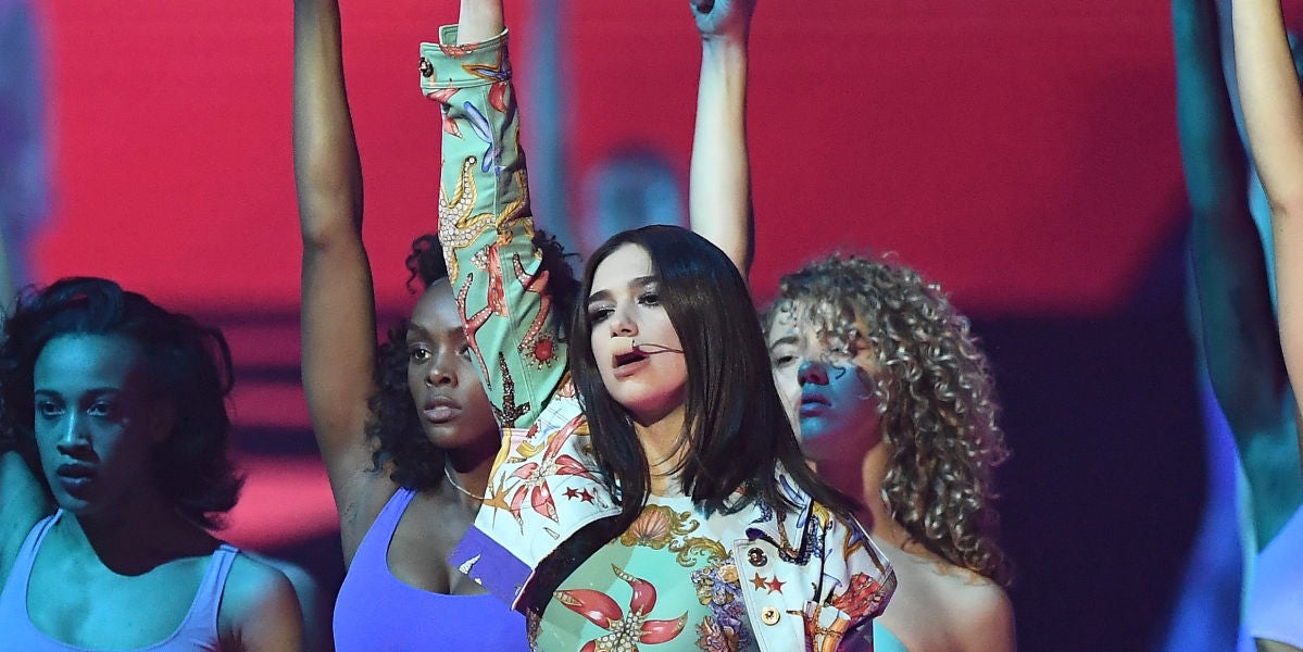 Dua Lipa en los Brit Awards 2018