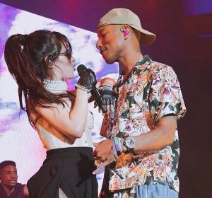 Camila Cabello y Pharrell interpretando en directo 'Sangria Wine' Camila Cabello y Pharrell interpretando en directo 'Sangria Wine'
