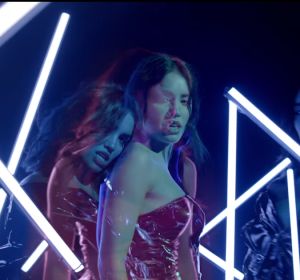 Lali Esposito en el vídeo de '100 grados' con A.Chal Lali Esposito en el vídeo de '100 grados' con A.Chal