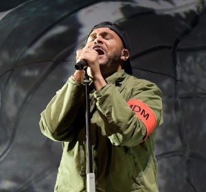 The Weeknd durante su actuación en Coachella The Weeknd durante su actuación en Coachella