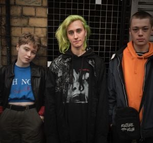 Jóvenes en el vídeo de 'Love Is Bigger Than Anything In Its Way' Jóvenes en el vídeo de 'Love Is Bigger Than Anything In Its Way'