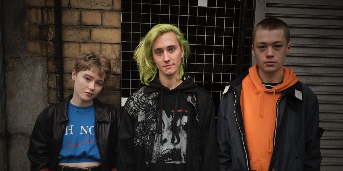 Jóvenes en el vídeo de 'Love Is Bigger Than Anything In Its Way'