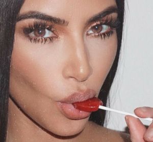 Kim Kardashian, criticada por esta foto Kim Kardashian, criticada por esta foto