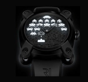 Reloj tributo a Space Invaders