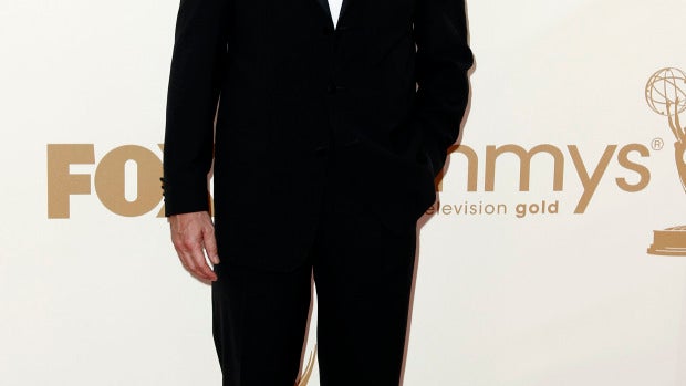 Hugh Laurie acudió muy elegante a la gala