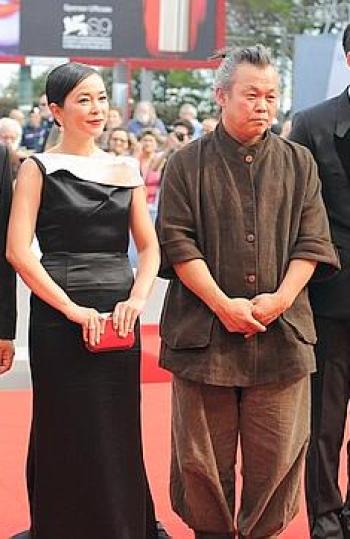 El reparto de 'Pietà', de Kim Ki-duk, en la alfombra roja del Festival de Venecia