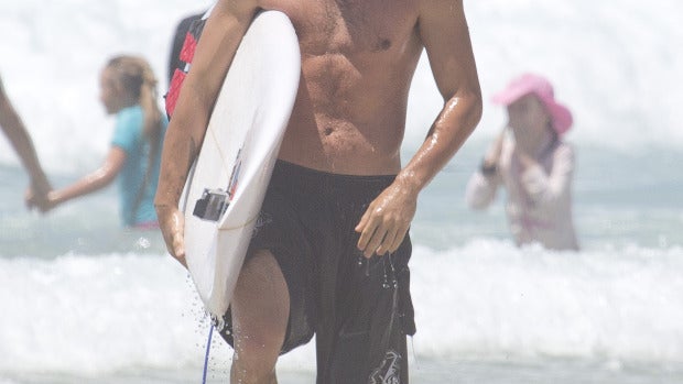 Liam Payne un portento surfero