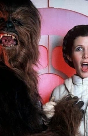  Carrie Fisher y Peter Mayhew en Star Wars.