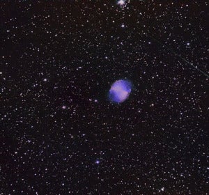 Imagen de la nebulosa planetaria conocida como Dumbell tomada desde Enguídanos (Cuenca)