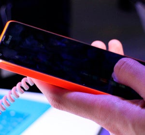 Mifcrosoft Lumia 640 de color naranja
