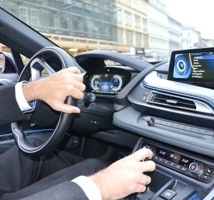 Hay coches de gama alta que ya incorporan cámaras o sensores que ayudan a frenar automáticamente 
