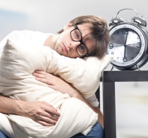 Dormir menos de 7 horas nos hace más propensos a resfriarnos