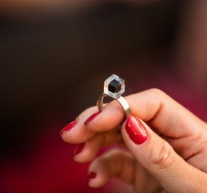 Anillo creado con polución