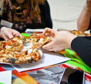 Compartir pizza