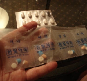 Las farmacias coreanas surten los medicamentos en dosis individuales y todos juntos