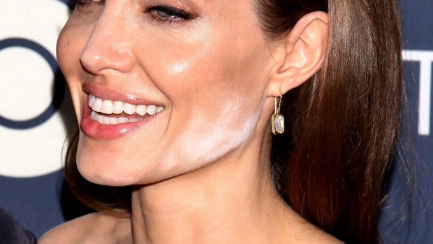 Angelina Jolie tiene un desliz con el maquillaje