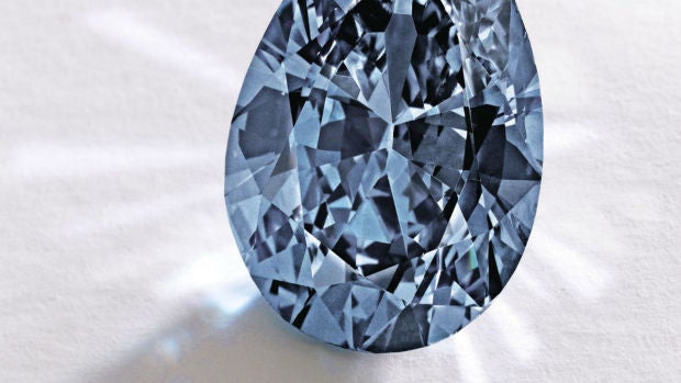 Diamante azul subastado en Nueva York