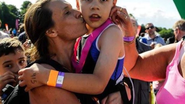 Bailey Matthews poco después de cruzar la línea de meta