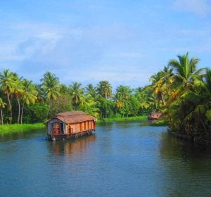 Una casa flotante en los remansos de Kerala