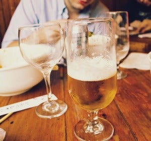 La OMS aconseja no consumir más de 20 gramos de alcohol diarios.