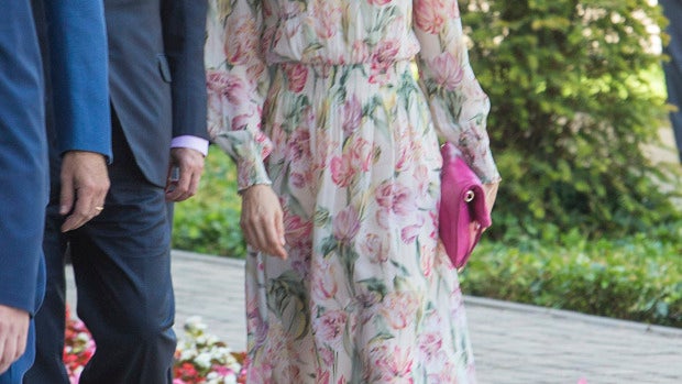 La reina Letizia con vestido de Zara 
