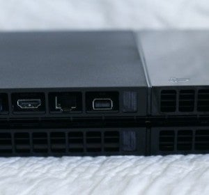 PlayStation 4 por detrás