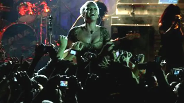 Pink durante su estreno en la sala Luz de Gas de Barcelona