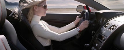 Mujer conduciendo