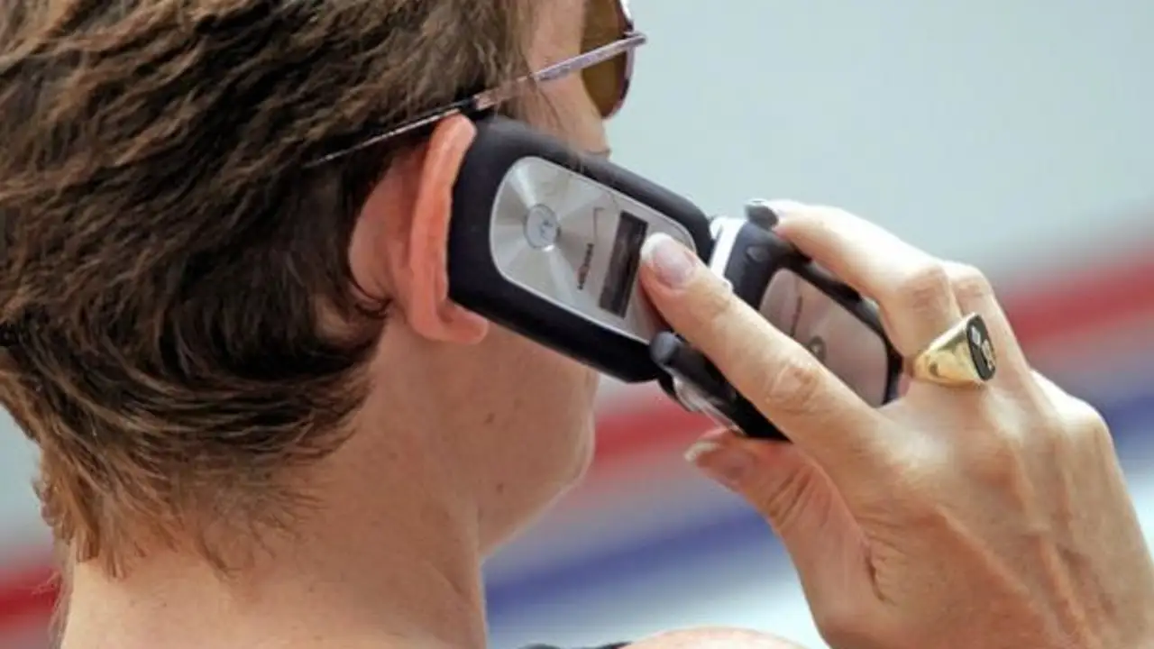 Hablando por teléfono Hablando por teléfono