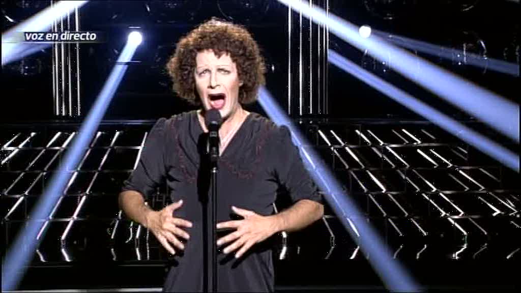 Ángel Llacer como Edith Piaf Ángel Llacer como Edith Piaf