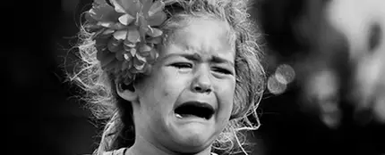Niña llorando Niña llorando