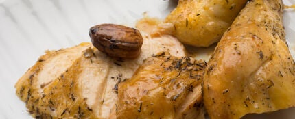Pollo asado con ensalada Pollo asado con ensalada
