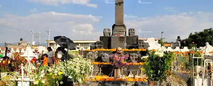 Las flores decoran las tumbas Las flores decoran las tumbas