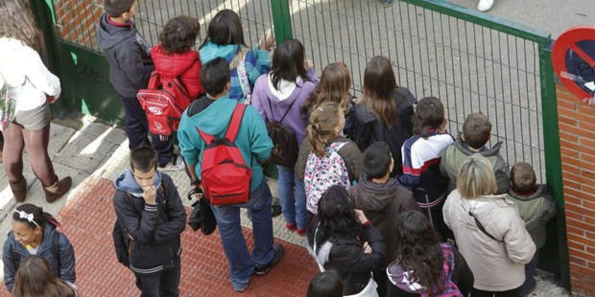 Puerta de un colegio