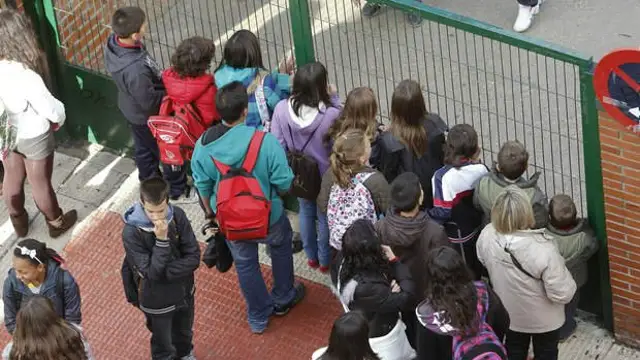 Puerta de un colegio