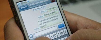 Móvil usando whatsapp Móvil usando whatsapp