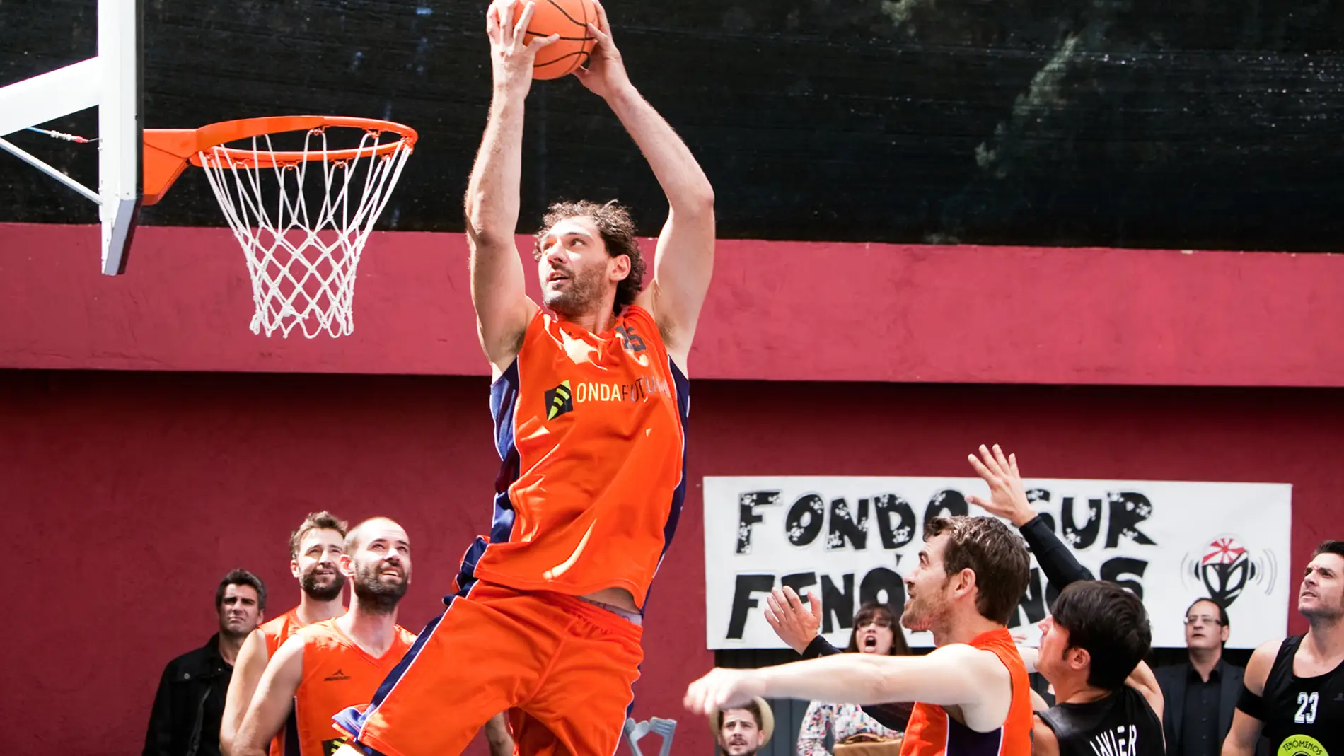 Jorge Garbajosa mete canasta Jorge Garbajosa mete canasta