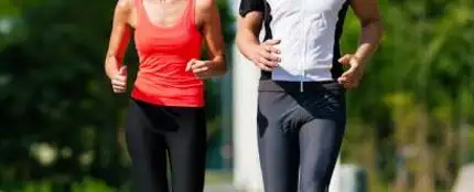 Pareja practicando deporte Pareja practicando deporte
