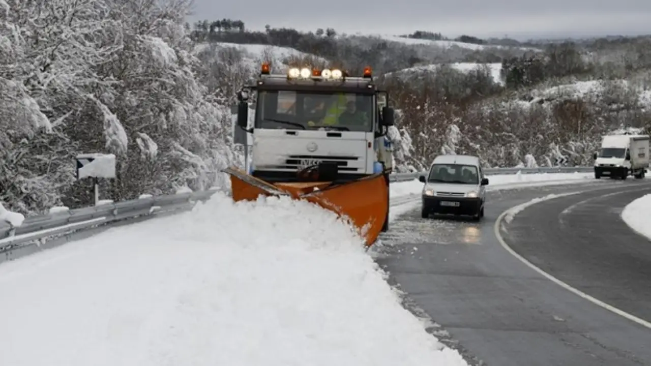 Hasta 34 provincias se encuentran en alerta por fuerte oleaje, nevadas o viento, según informa la web de la Agencia Estatal de Meteorología (Aemet). Hasta 34 provincias se encuentran en alerta por fuerte oleaje, nevadas o viento, según informa la web de la Agencia Estatal de Meteorología (Aemet).