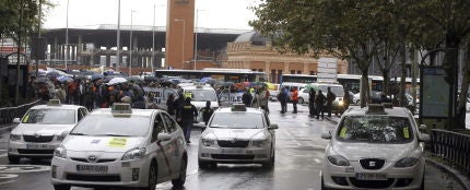 Taxistas de Madrid se manifiestan contra Uber en una marcha entre Atocha y la plaza de Cibeles Taxistas de Madrid se manifiestan contra Uber en una marcha entre Atocha y la plaza de Cibeles