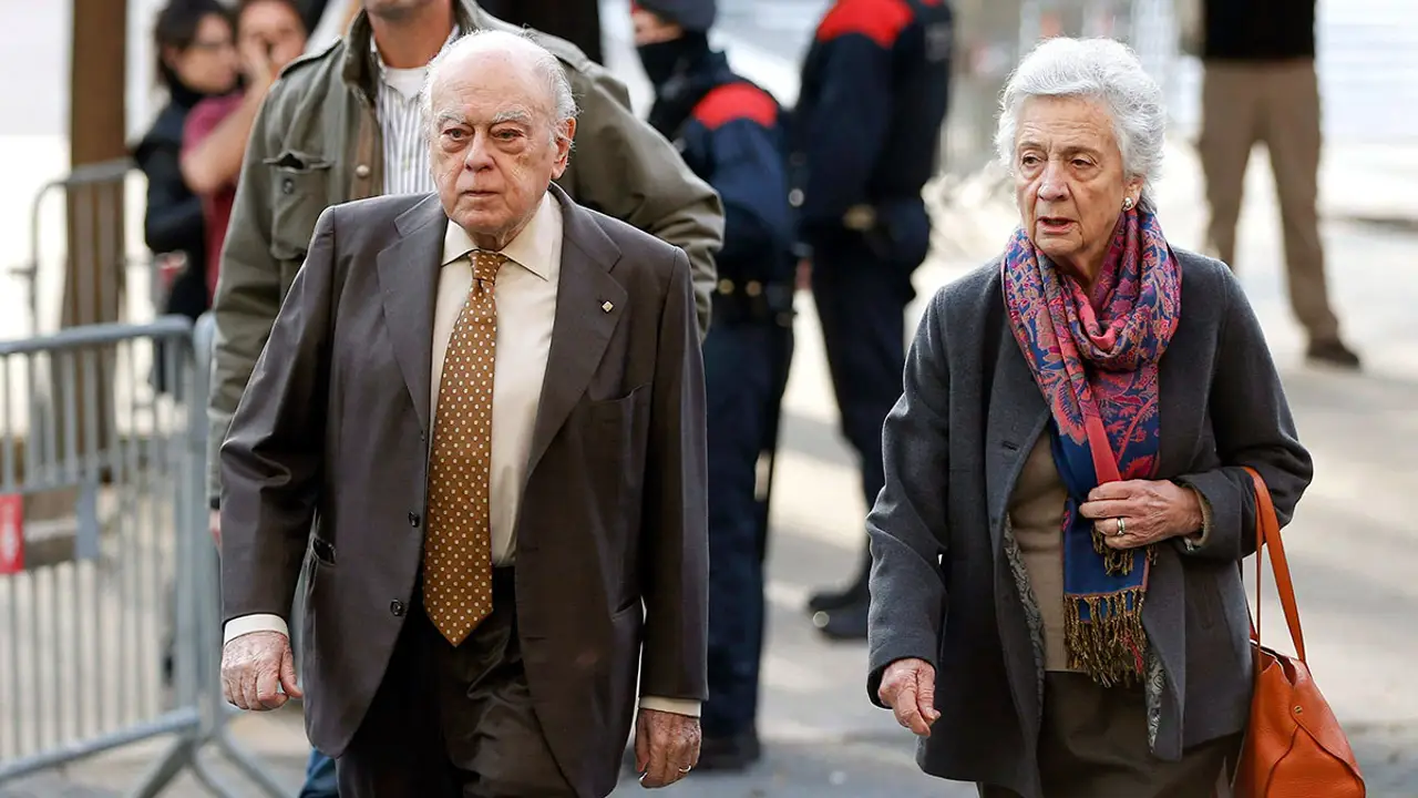 Jordi Pujol y su mujer llegan a los juzgados Jordi Pujol y su mujer llegan a los juzgados