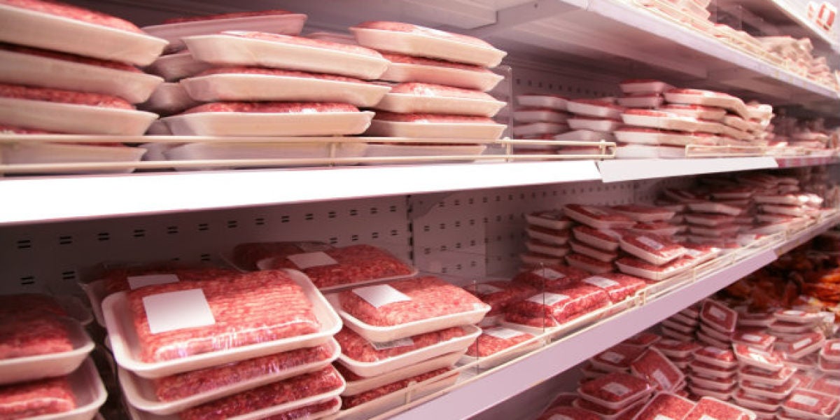 Carne picada en un supermercado.