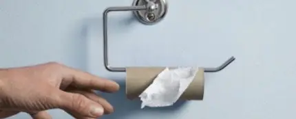 Un rollo de papel higiénico vacío Un rollo de papel higiénico vacío