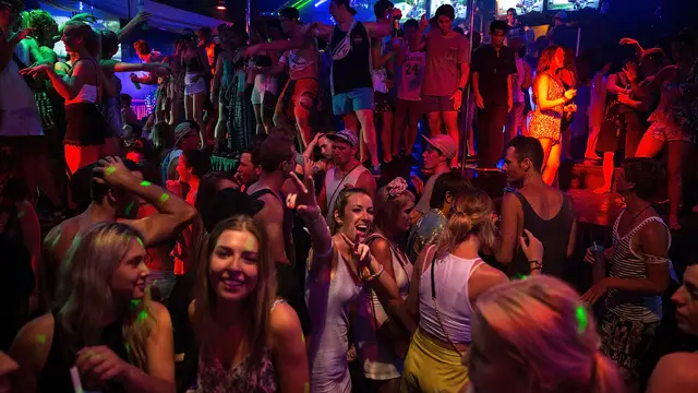 Jóvenes de fiesta