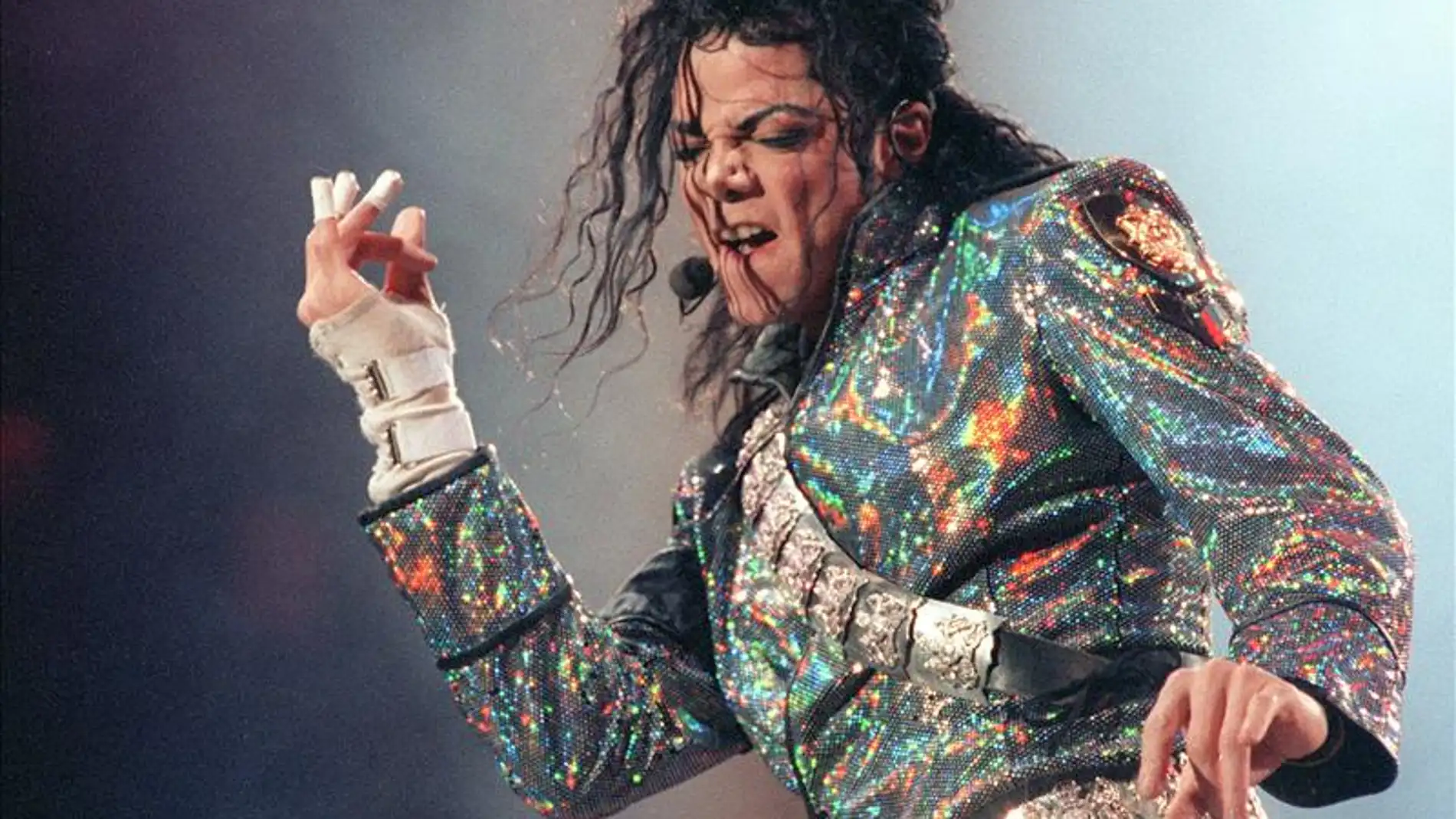 El cantante estadounidense Michael Jackson durante un concierto