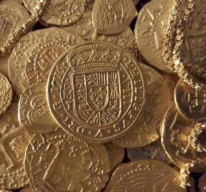 Monedas y cadena de oro halladas en el barco español Monedas y cadena de oro halladas en el barco español