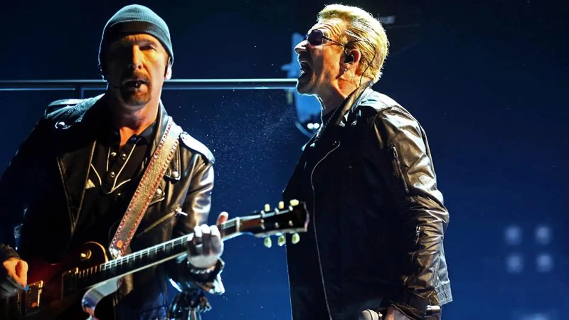 Miembros de U2 durante el concierto en el Palau Sant Jordi, en Barcelona