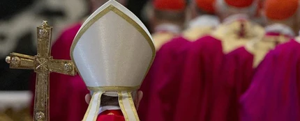 Sacerdotes durante una misa Sacerdotes durante una misa
