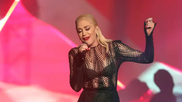Gwen Stefani con un vestido lleno de transparencias