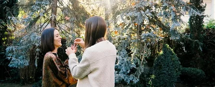Sesión de fotos entre amigas 📷😊. - Olmo y Raquel Daily Vlogs Sesión de fotos entre amigas 📷😊. - Olmo y Raquel Daily Vlogs
